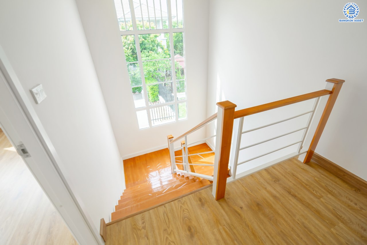 บ้านมือสองตกแต่งใหม่ ม.พฤกษาวิลเลจ30 เดอะซีซั่น แจ้งวัฒนะ-ราชพฤกษ์ หลังมุม ทำเลย่านปทุมธานี เนื้อที่ 53.6 ตร.ว. ฟังก์ชัน 3 ห้องนอน 2 ห้องน้ำ จอดรถได้ 1 คัน เดินทางสะดวกสบายเข้า-ออกได้หลายเส้นทาง ใกล้เมืองทองธานี และจุดขึ้นทางด่วน "แจ้งวัฒนะ"